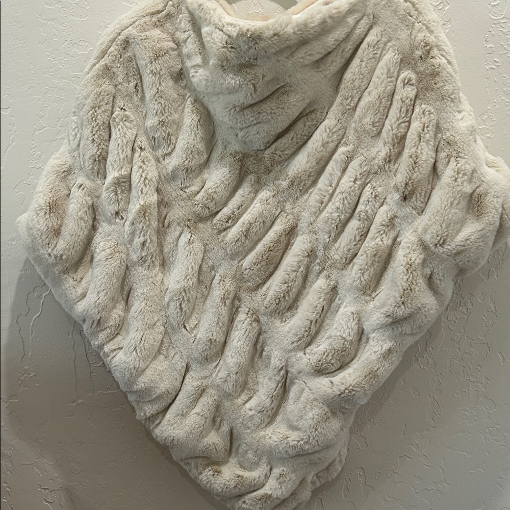 Fabulous Furs -Beautiful Cream Colored Poncho for those cold nights. - Picture 5 of 6
